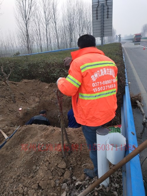 宁夏宁夏高速公路标志牌基础施工案例